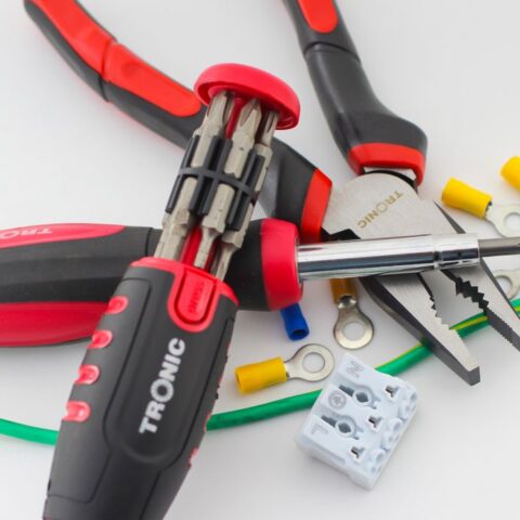 AcessÃ³rios elÃ©tricos organizados